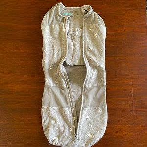 Sleepea by Happiest Baby swaddle - medium in gray planets